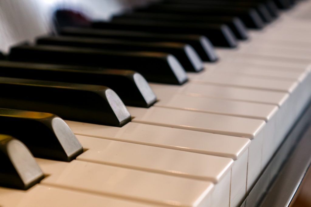 Les 10 étapes à suivre pour apprendre le piano seul